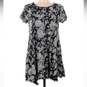 Silence + Noise UO Witchy Tee Tunic Dress (Black & White Paisley)